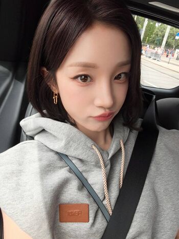 Full leaked Yuqi page private photo