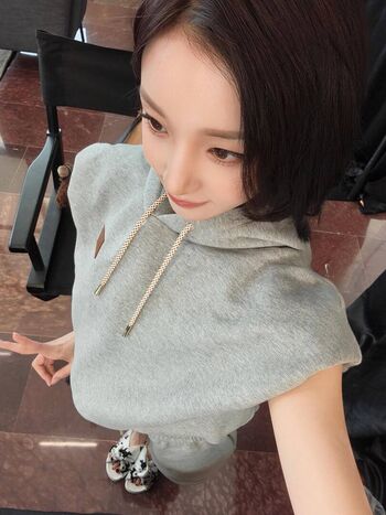 Full leaked Yuqi page private photo