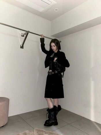 Full leaked Yuqi page private photo