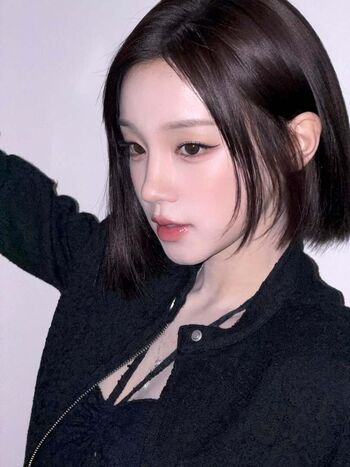 Full leaked Yuqi private photo