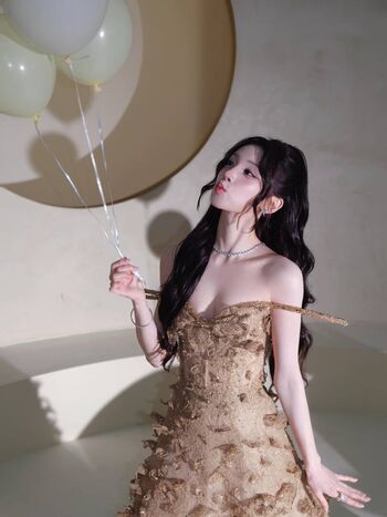 Full leaked Yuqi private photo