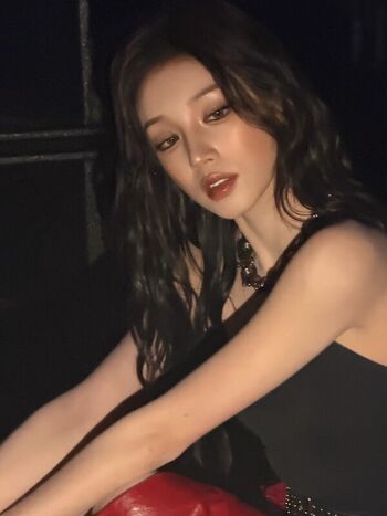 Full leaked Yuqi page private photo
