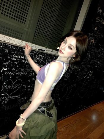 Full leaked Yuqi page private photo