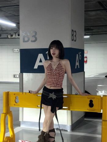 Full leaked Yuqi page private photo