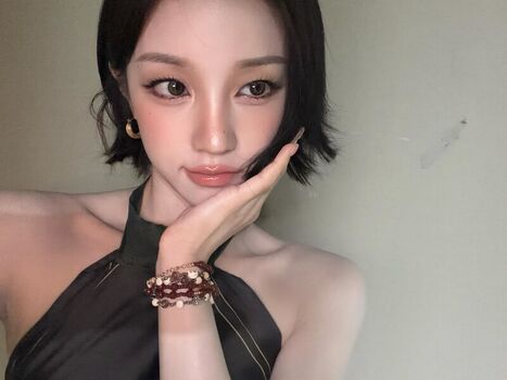 Full leaked Yuqi page private photo