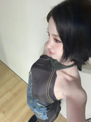 Full leaked Yuqi page private photo