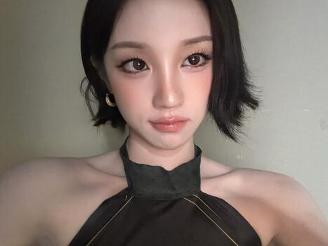 Full leaked Yuqi page private photo