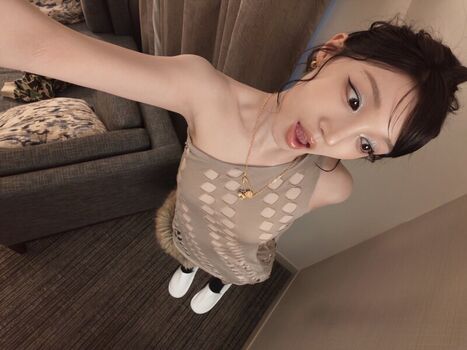 Full leaked Yuqi page private photo