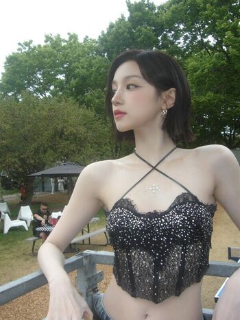 Full leaked Yuqi page private photo