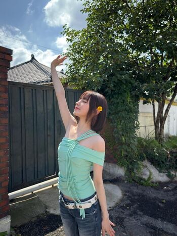Full leaked Yuqi page private photo