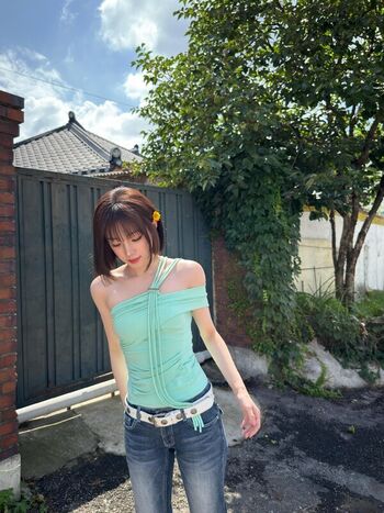 Full leaked Yuqi page private photo