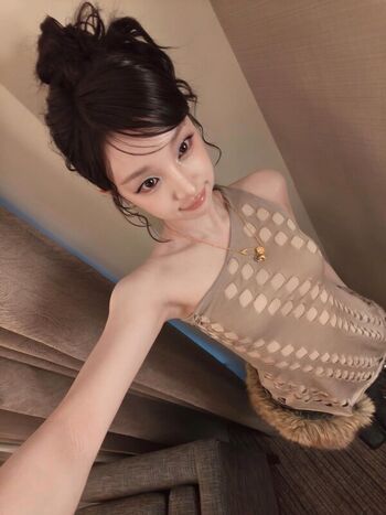 Full leaked Yuqi private photo