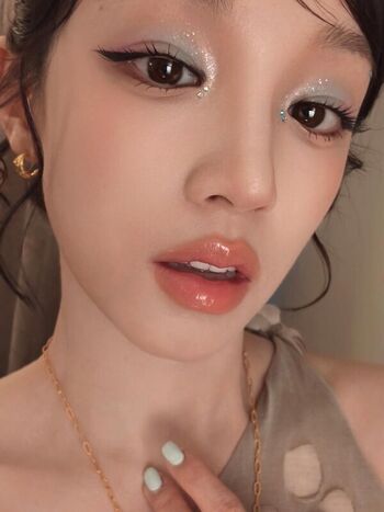 Full leaked Yuqi private photo