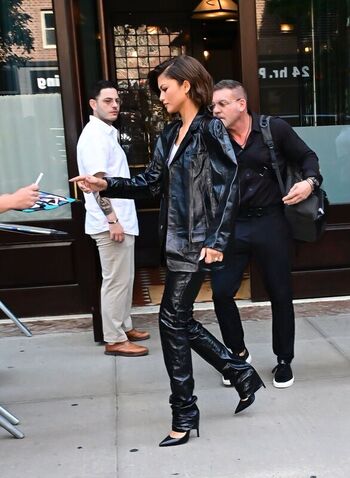 Full leaked Zendaya page private photo