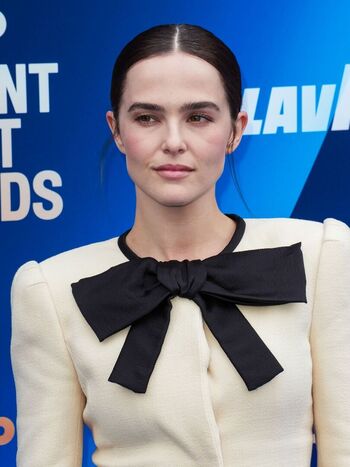 Zoey Deutch