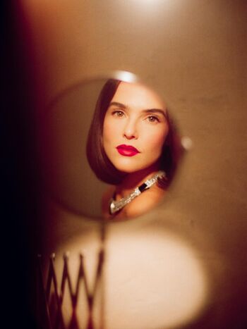 Full leaked Zoey deutch page private photo