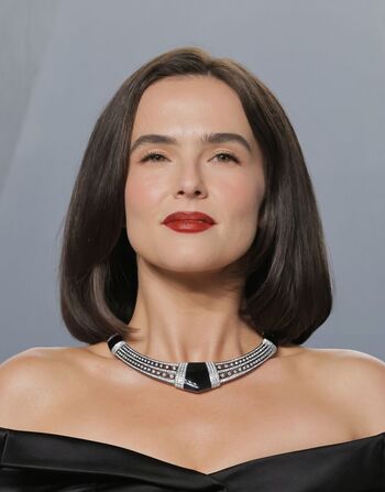 Full leaked Zoey deutch page private photo