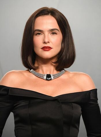 Full leaked Zoey deutch page private photo