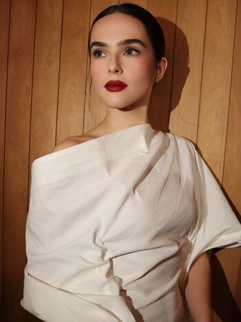 Full leaked Zoey deutch private photo