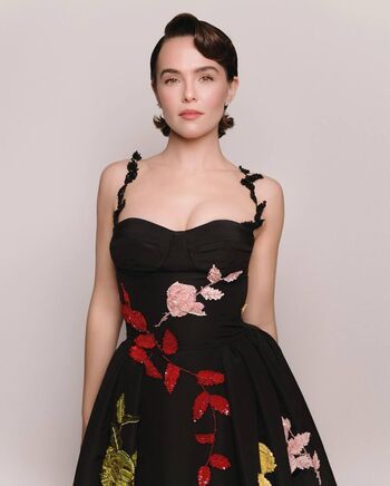 Full leaked Zoey deutch private photo