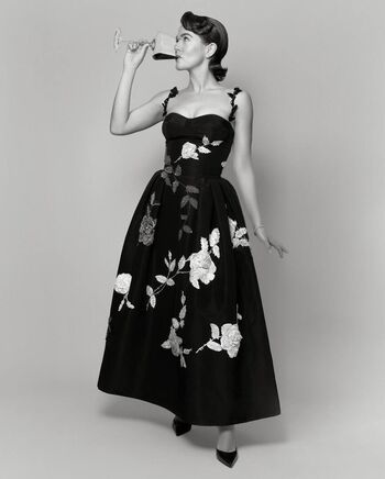 Full leaked Zoey deutch private photo