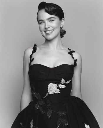 Full leaked Zoey deutch private photo