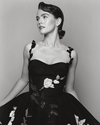 Full leaked Zoey deutch private photo